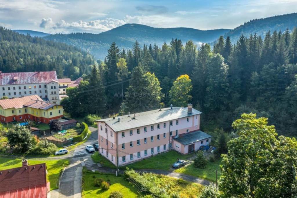 Utulny Byt V Jizerskych Horach -Apartman Mili Korenov Bagian luar foto